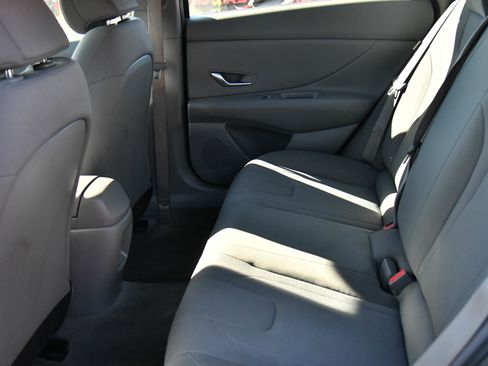 Used 2024 Hyundai Elantra SE image 32