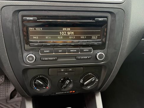 Used 2014 Volkswagen Jetta SE image 19