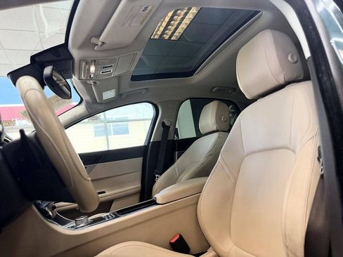 Used 2016 Jaguar XF Premium RWD image 6