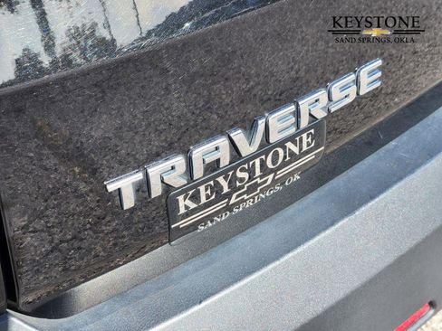 Used 2023 Chevrolet Traverse LT image 12