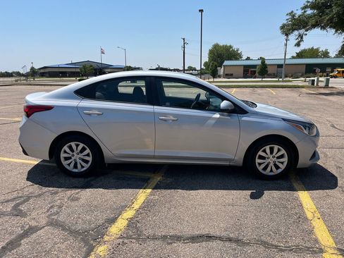 Used 2020 Hyundai Accent SE image 2