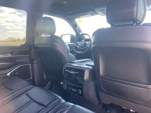 Used 2024 Jeep Wagoneer L Series II image 18