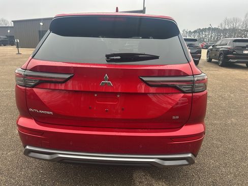New 2026 Mitsubishi Outlander SE image 5