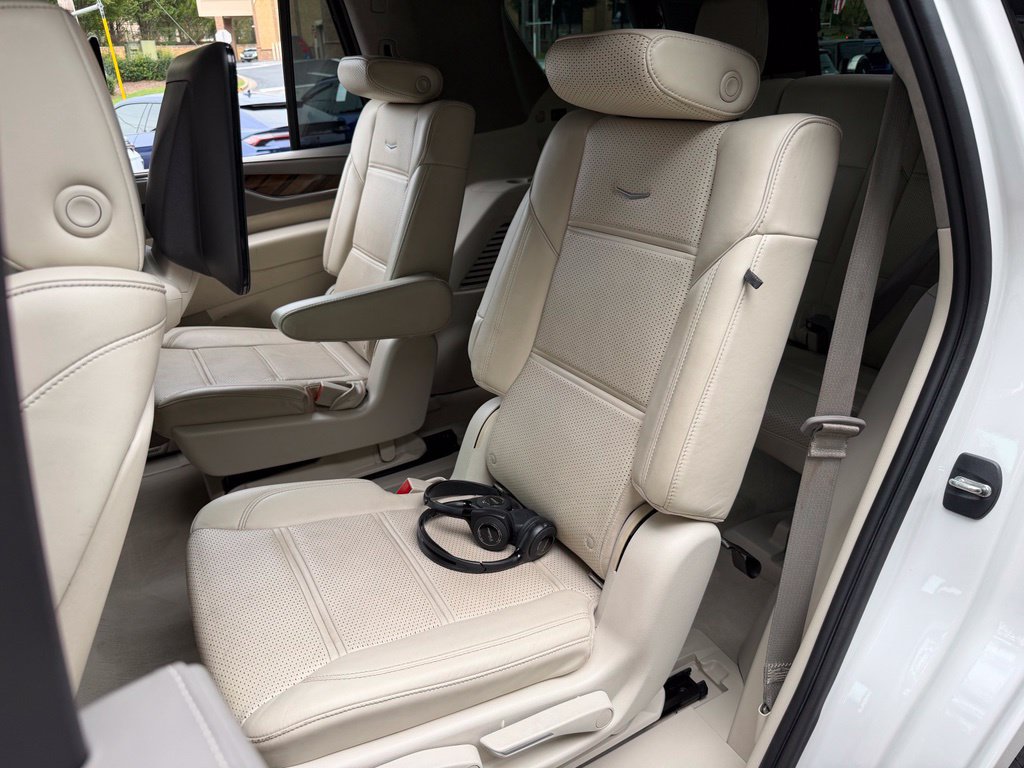 Used 2021 Cadillac Escalade Premium Luxury Platinum w/ LPO, Radiant Package AWD/4WD image 30