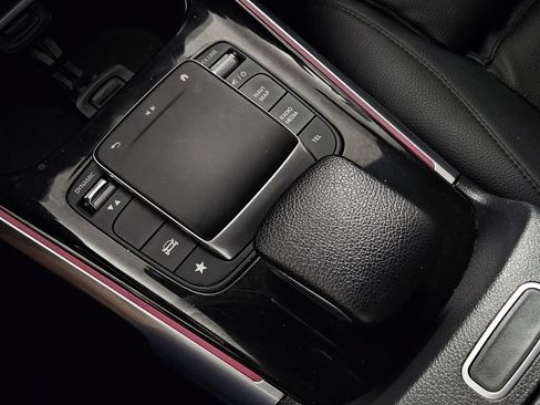 Used 2021 Mercedes-Benz GLB 250 w/ Premium Package image 15