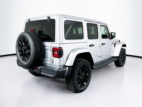 Used 2022 Jeep Wrangler Sahara image 9