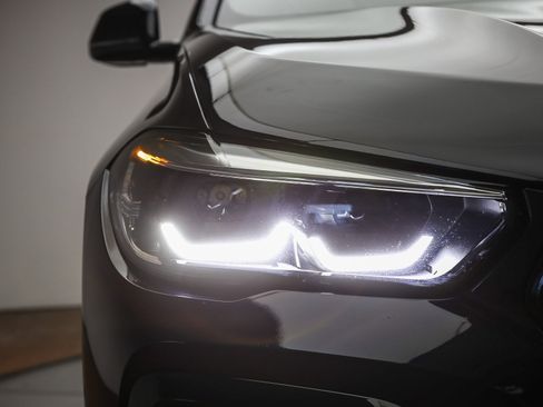 Certified 2023 BMW X6 xDrive40i w/ M Sport Package image 5