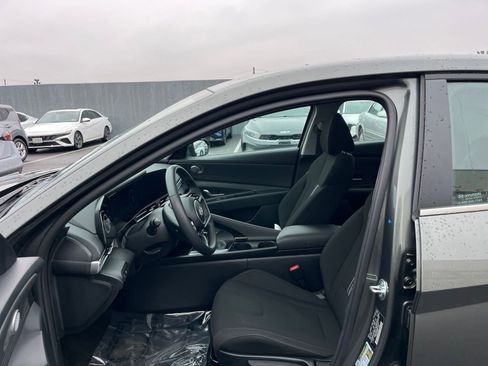 Used 2025 Hyundai Elantra SEL image 27