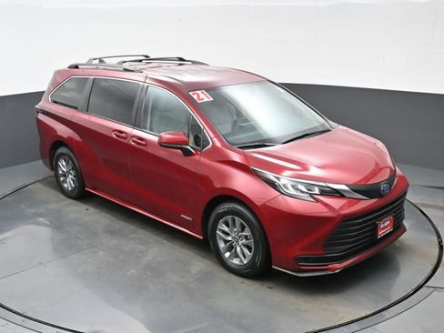 Used 2021 Toyota Sienna LE image 35
