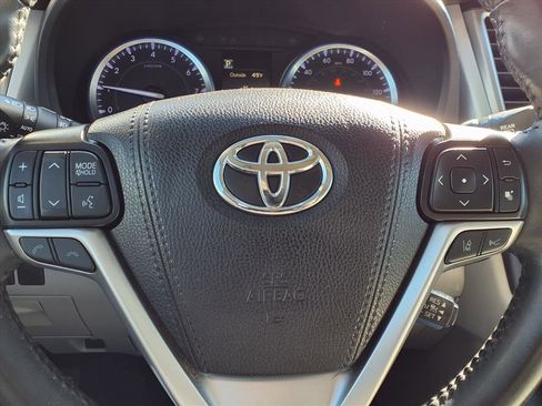 Used 2019 Toyota Highlander XLE image 13