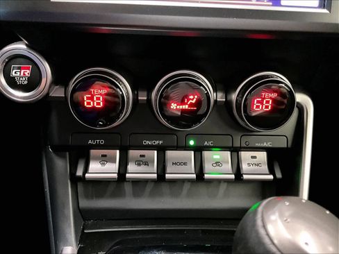 Used 2022 Toyota GR86 w/ ALL Weather Mat Package (TMS) image 29