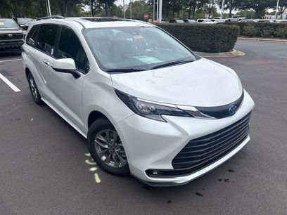 New 2025 Toyota Sienna XLE