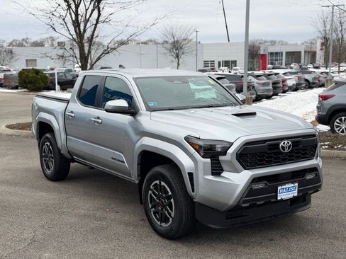 Used 2024 Toyota Tacoma TRD Sport image 3