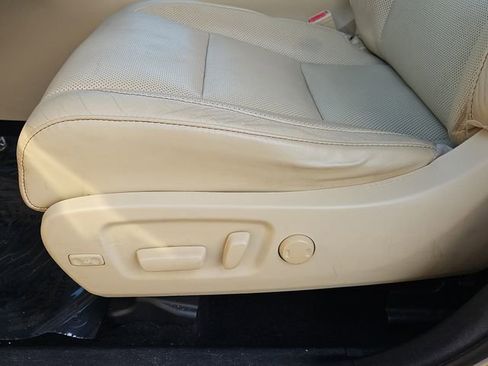 Used 2016 Toyota Highlander Limited Platinum image 19