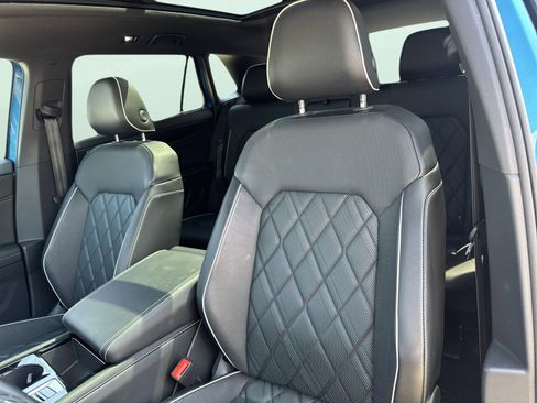 Used 2024 Volkswagen Atlas Cross Sport SEL Premium R-Line image 5