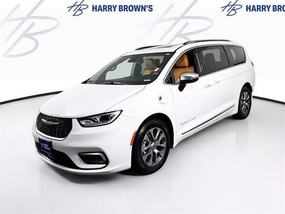 Used 2023 Chrysler Pacifica Pinnacle