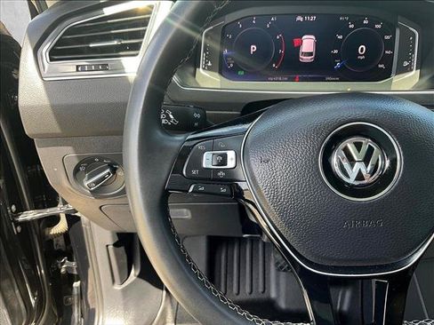 Used 2021 Volkswagen Tiguan SEL FWD image 19