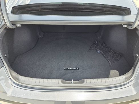 Certified 2025 Hyundai Elantra Limited FWD image 18