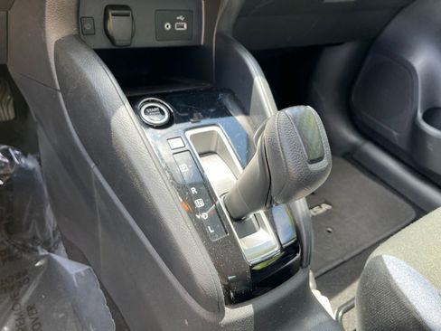 Used 2025 Nissan Versa SV image 36