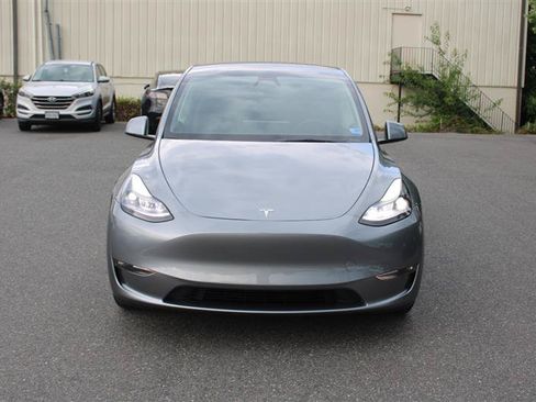 Used 2025 Tesla Model Y Long Range AWD/4WD image 2