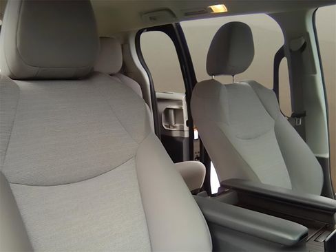 Used 2023 Toyota Sienna LE image 21