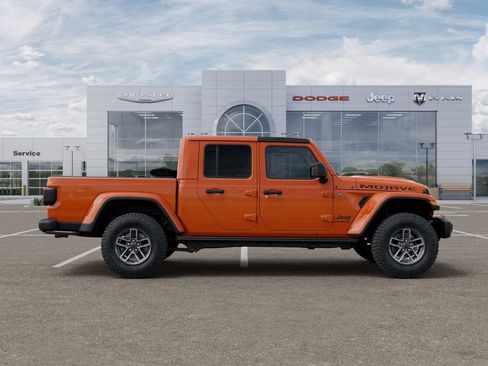 New 2026 Jeep Gladiator Mojave w/ Steel Bumper Group AWD/4WD image 22