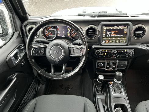 Used 2021 Jeep Gladiator Willys image 14