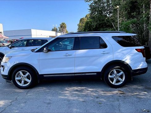 Used 2018 Ford Explorer XLT w/ Equipment Group 201A FWD image 7