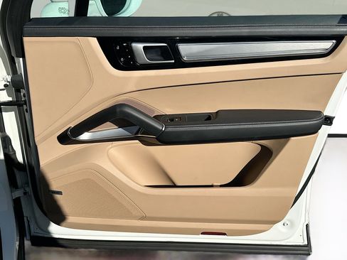 Used 2019 Porsche Cayenne Turbo image 36