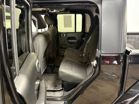 Used 2022 Jeep Gladiator Sport image 10
