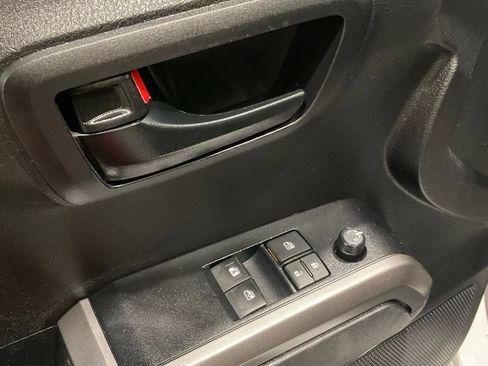 Used 2022 Toyota Tacoma SR5 AWD/4WD image 7