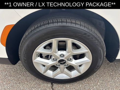 Used 2025 Kia Soul LX w/ LX Technology Package FWD image 5
