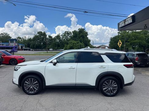 Used 2024 Nissan Pathfinder SL w/ SL Premium Package FWD image 4