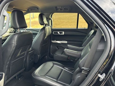 Used 2022 Ford Explorer XLT w/ Equipment Group 202A image 9