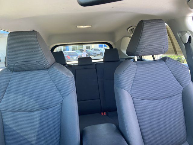 Used 2025 Toyota RAV4 LE AWD/4WD image 21
