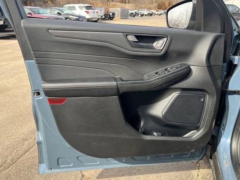 Used 2025 Ford Escape Active AWD/4WD image 11