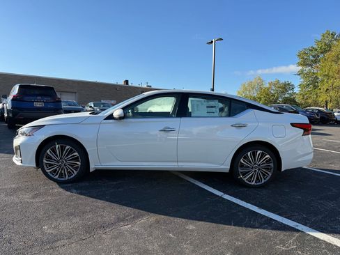 New 2025 Nissan Altima 2.5 SL image 9