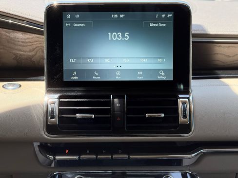 Used 2021 Lincoln Navigator Reserve image 18
