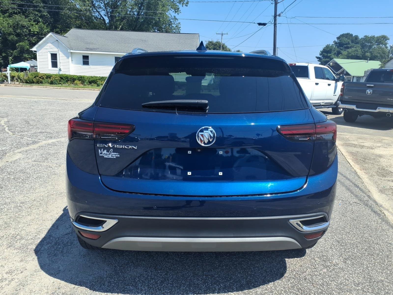 Used 2022 Buick Envision Essence w/ Technology Package I FWD image 3