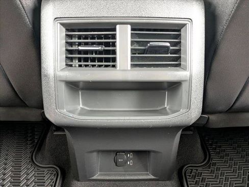 Used 2021 Volkswagen Atlas Cross Sport SE image 16