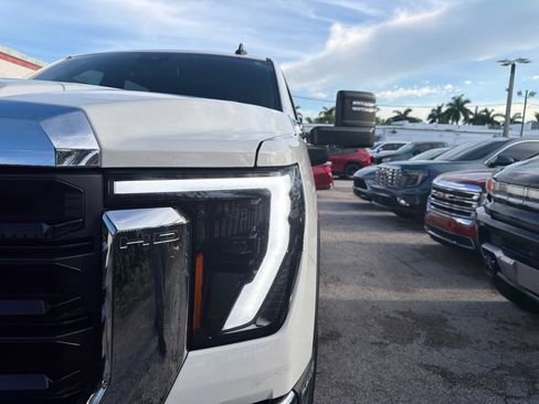 Used 2024 GMC Sierra 2500 Pro AWD/4WD image 5