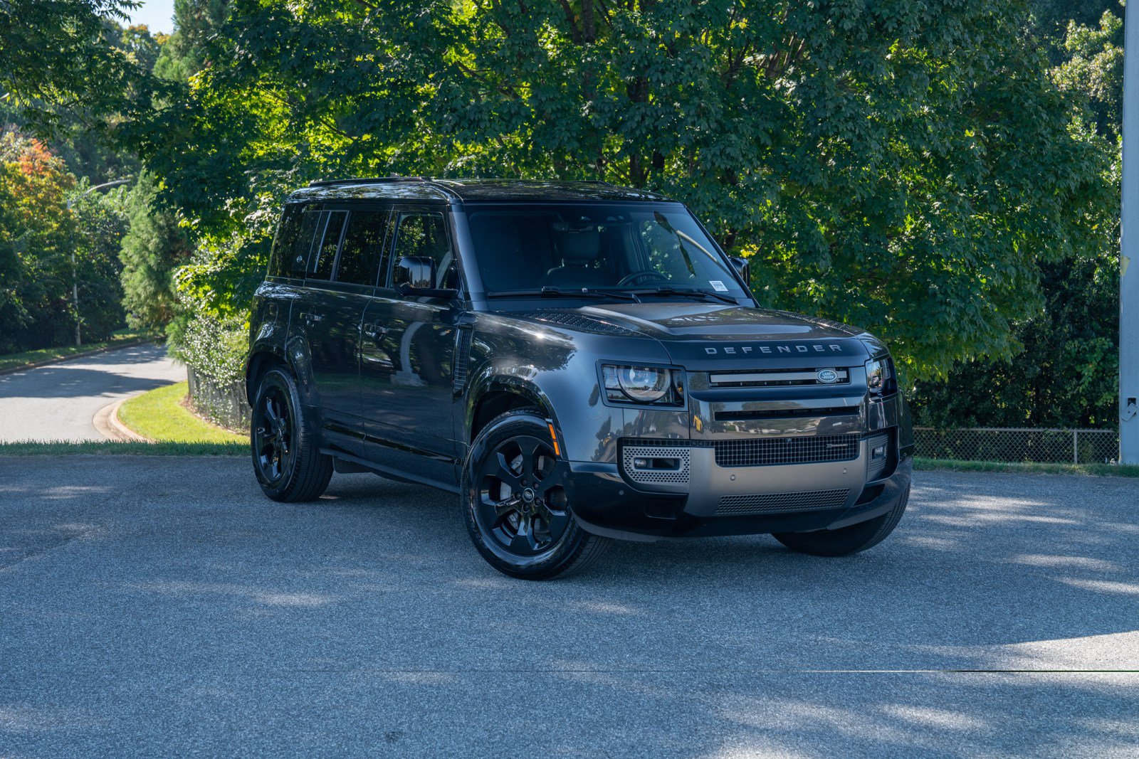 Used 2023 Land Rover Defender 110 X-Dynamic SE AWD/4WD image 1