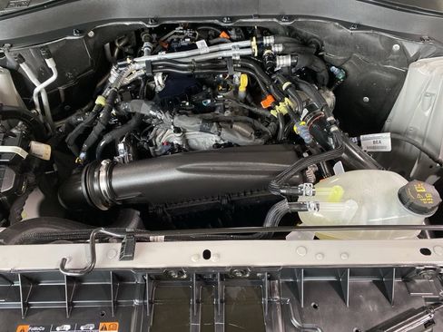 Used 2025 Ford Explorer Active AWD/4WD image 17