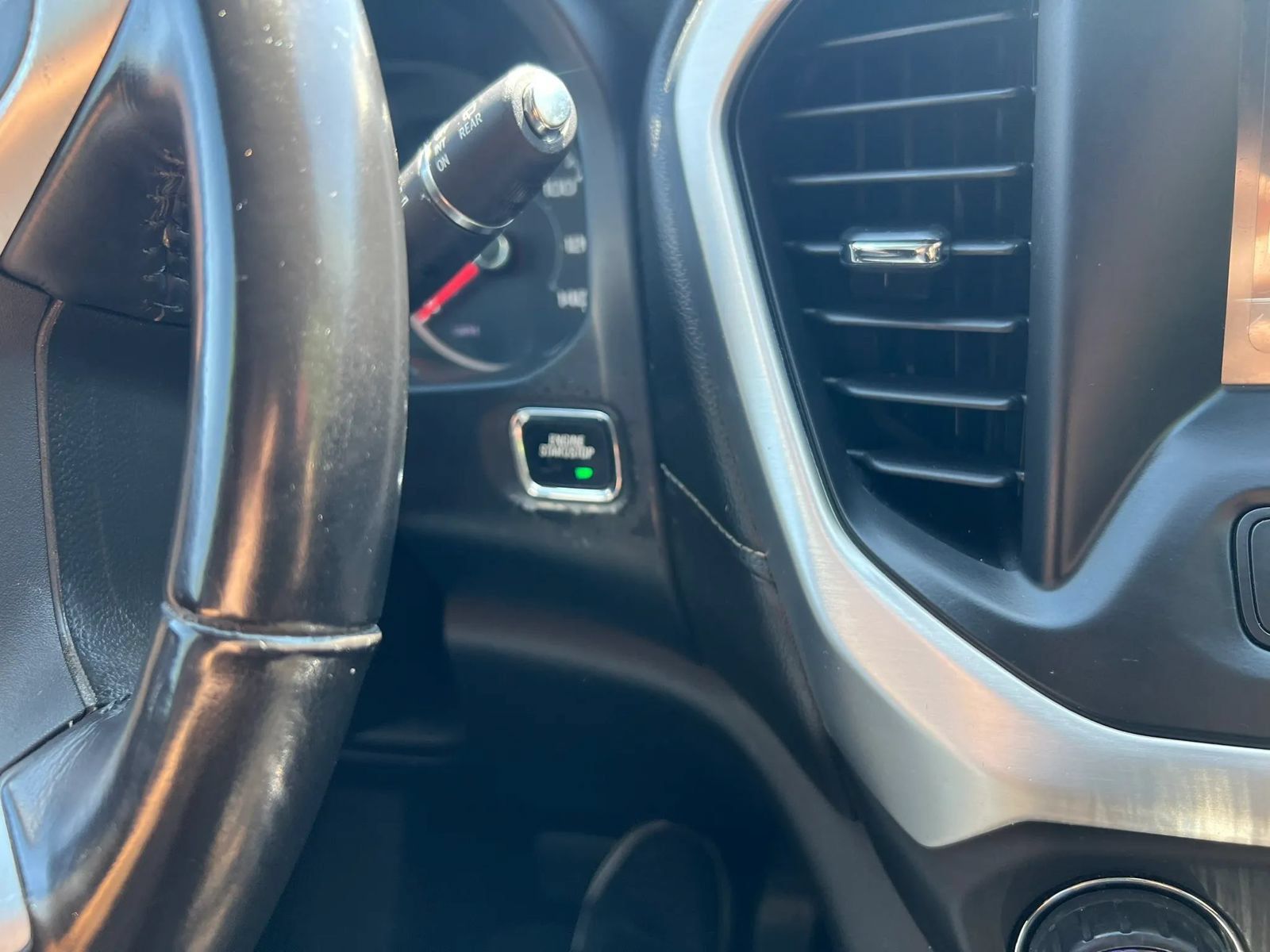 Used 2019 GMC Acadia SLE FWD image 18