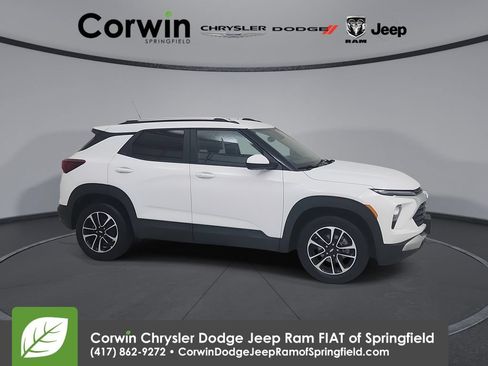 Used 2025 Chevrolet TrailBlazer LT AWD/4WD image 1