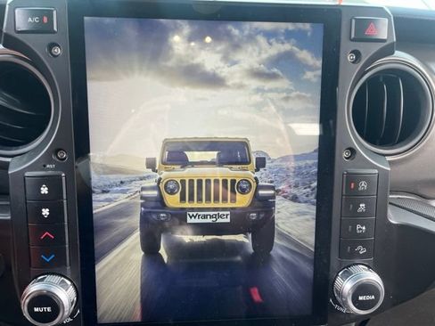 Used 2023 Jeep Wrangler Unlimited Sport AWD/4WD image 5