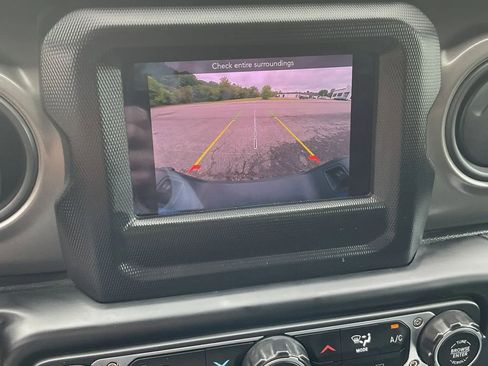 Used 2023 Jeep Gladiator Sport AWD/4WD image 47