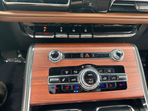 Used 2023 Lincoln Aviator Reserve w/ Equipment Group 201A AWD/4WD image 15