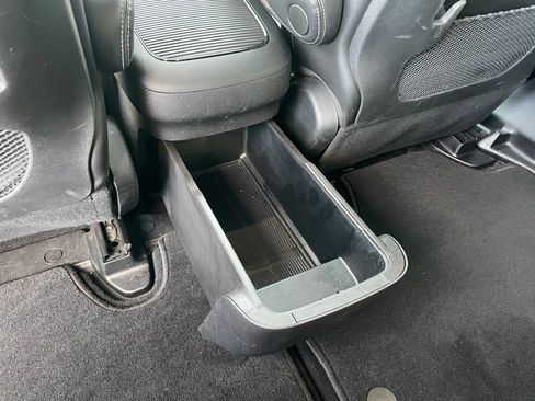 Used 2025 Chrysler Pacifica Limited image 56