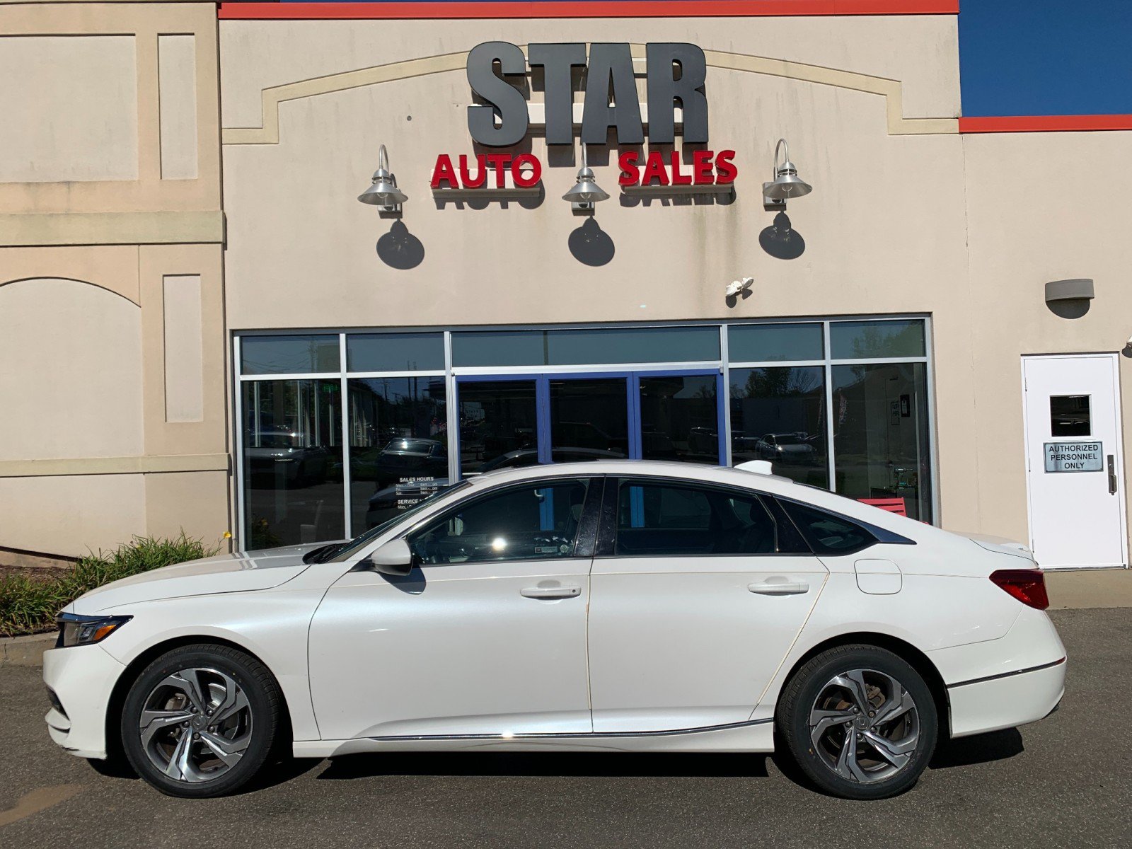 Used 2018 Honda Accord EX image 4